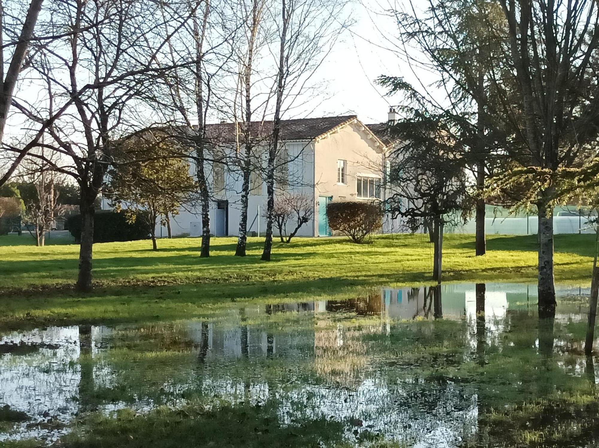 Apartamento Le Logis De Lange Apt Les Aigrettes Saint-Hilaire-la-Palud Exterior foto